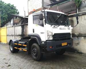 Jual bekas reg 2025 banBARU MURAH Isuzu Giga Engkel 4x2 2024 kepala trailer head,lokasi di Jakarta DKI