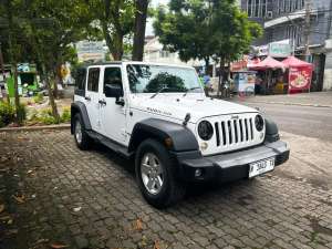 Jual bekas RUBICON WRANGLER SPORT 3.6 BENSIN AT 2013 BISA PROSES KREDIT,lokasi di 