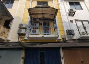 Ruko Klampis 21 lokasi di ",
          price: `1300000000`,
          currency: `IDR`
    };


    let pageData = {
        viewPhoneModalField: , tersedia melalui melalui situs Lamudi