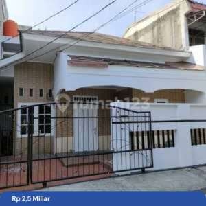 Rumah 1,5 Lantai Harga Terjangkau di Tomang , tersedia melalui melalui situs Rumah123