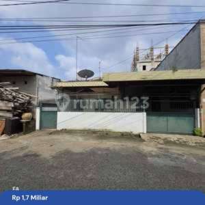 Rumah 1.5 lantai Luas tanah 180 m2 harga murah hitung tanah saja di komplek KFT, Cengkareng. Jakarta Barat , tersedia melalui melalui situs Rumah123