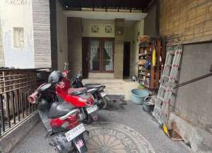Rumah 2 Lantai dekat Jalan Utama Disewakan, di Gn Catur, Denpasar Area lokasi di denpasar-barat, tersedia melalui melalui situs Lamudi