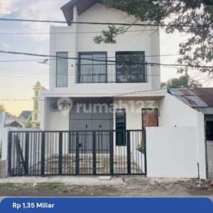 Rumah 2 Lantai Di Makassar. Jalan Kompleks Tabaria , tersedia melalui melalui situs Rumah123