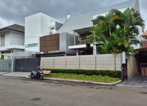 Rumah 2 Lantai di Taman Gandaria, Hanya 4 Menit ke Gandaria City lokasi di kebayoran-lama, tersedia melalui melalui situs Lamudi