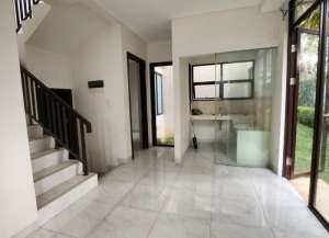 Rumah 2 Lantai HOEK Lavon Gracia Tangerang L2-240309 lokasi di ",
          price: `25000000`,
          currency: `IDR`
    };


    let pageData = {
        viewPhoneModalField: , tersedia melalui melalui situs Lamudi