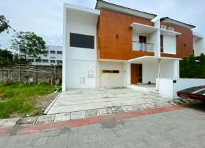 RUMAH 2 LANTAI MURAH DI JL. RAYA TAJEM lokasi di ",
          price: `1760000000`,
          currency: `IDR`
    };


    let pageData = {
        viewPhoneModalField: , tersedia melalui melalui situs Lamudi