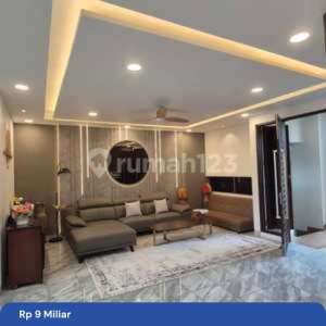 rumah 2 lantai plus kolam renang, lokasi taman giri loka di bsd city. , tersedia melalui melalui situs Rumah123