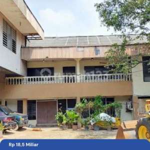 Rumah 2 Lantai SHM Hadap Jalan Raya di Daan Mogot , tersedia melalui melalui situs Rumah123