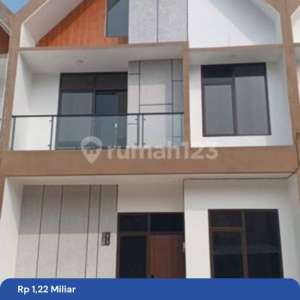 Rumah 2 Lt SHM Hadap Timur 14 Menit ke Mall Paradise Walk Serpong J-36877 , tersedia melalui melalui situs Rumah123