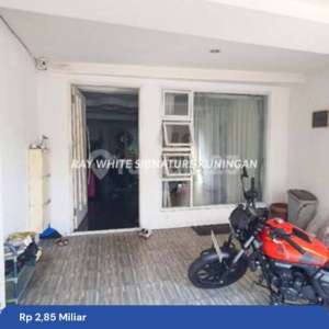 Rumah 3 Lantai Cocok Dibangun Sebagai Kost di Blok A Kebayoran Baru , tersedia melalui melalui situs Rumah123