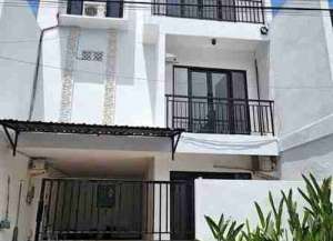 Rumah 3 lantai di Padonan Canggu lokasi di canggu-1, tersedia melalui melalui situs Lamudi