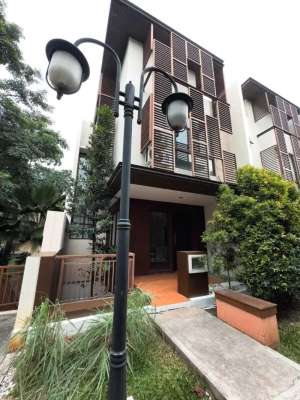 Rumah 3 lantai Double Decker Harga Termurah Lokasi Strategis lokasi di Pagedangan, tersedia melalui melalui situs Olx