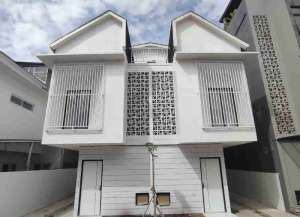Rumah 500 Jutaan Dekat Kampus UPI, 2 Lantai SHMBandung Utara lokasi di ",
          price: `578000000`,
          currency: `IDR`
    };


    let pageData = {
        viewPhoneModalField: , tersedia melalui melalui situs Lamudi