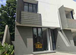 rumah ala villa di Ngadirgo Mijen dekat danau BSB dan UpTown Mall lokasi di ",
          price: `698000000`,
          currency: `IDR`
    };


    let pageData = {
        viewPhoneModalField: , tersedia melalui melalui situs Lamudi