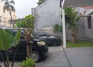 Rumah Asri semi Villa diBelakang AEON MALLTanjung Barat Jakarta Selatan Sangat cocok buat tempat tinggal dan kantor . lokasi di ",
          price: `200000000`,
          currency: `IDR`
    };


    let pageData = {
        viewPhoneModalField: , tersedia melalui melalui situs Lamudi