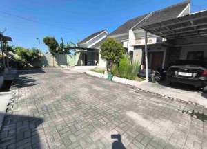 Rumah BagusMinimalis Modern di Kismoyoso lokasi di ",
          price: `450000000`,
          currency: `IDR`
    };


    let pageData = {
        viewPhoneModalField: , tersedia melalui melalui situs Lamudi