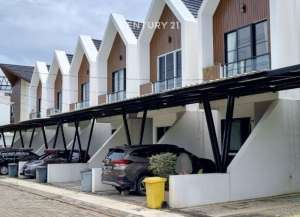 Rumah Bagus Siap Huni Dekat Stasiun Mrt lokasi di ",
          price: `1900000000`,
          currency: `IDR`
    };


    let pageData = {
        viewPhoneModalField: , tersedia melalui melalui situs Lamudi