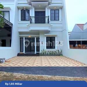 Rumah Baru 2 Lantai Desain Classic Di Pinang Ranti Jakarta , tersedia melalui melalui situs Rumah123