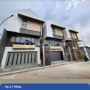 Rumah Baru 3 Lantai Di Setraduta Dago Luxury Siap Huni , tersedia melalui melalui situs Rumah123