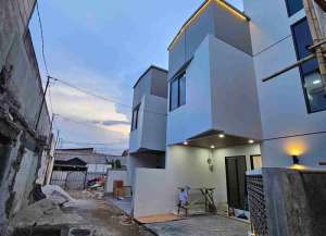 rumah baru condet lokasi di ",
          price: `1450000000`,
          currency: `IDR`
    };


    let pageData = {
        viewPhoneModalField: , tersedia melalui melalui situs Lamudi