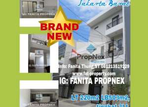 Rumah Baru di Green Ville Jakbar lokasi di ",
          price: `7000000000`,
          currency: `IDR`
    };


    let pageData = {
        viewPhoneModalField: , tersedia melalui melalui situs Lamudi