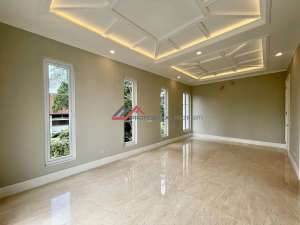 Rumah Baru Lux American Classic Di Kebayoran Baru lokasi di Mampang Prapatan, tersedia melalui melalui situs Olx