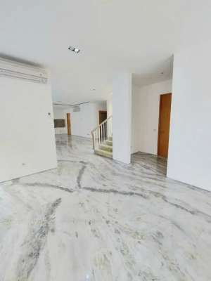 Rumah Baru Mewah Modern Dan Kokoh Di Pondok Indah Jakarta Selatan lokasi di Cilandak, tersedia melalui melalui situs Olx