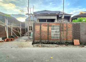 Rumah Baru Proses Finishing di Banyuanyar lokasi di ",
          price: `1350000000`,
          currency: `IDR`
    };


    let pageData = {
        viewPhoneModalField: , tersedia melalui melalui situs Lamudi