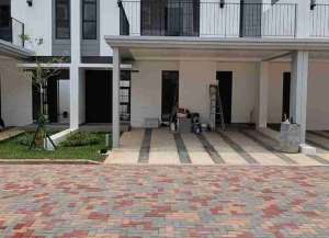 rumah baru siap huni dekat sekolah di wisteria, cakung Jakarta timur lokasi di cakung, tersedia melalui melalui situs Lamudi