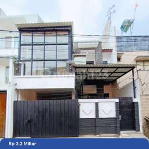 Rumah Besar 250 M Di Rawa Belong Harga Turun Jadi 3.2 M Nego , tersedia melalui melalui situs Rumah123