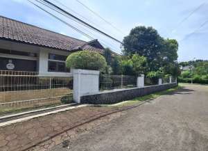 Rumah Besar Di Premium Area Sukasari Bandung, Harga Tidak Hitung Bangunan 400 m2 lokasi di ",
          price: `13000000000`,
          currency: `IDR`
    };


    let pageData = {
        viewPhoneModalField: , tersedia melalui melalui situs Lamudi