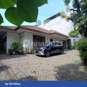 Rumah Besar Luas Dekat Bundaran Hi Menteng Jakarta Pusat , tersedia melalui melalui situs Rumah123