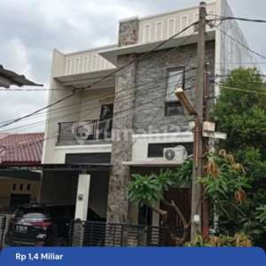 Rumah Bintang Metropole 2 Lantai, Siap Huni Dan Jual Cepat , tersedia melalui melalui situs Rumah123