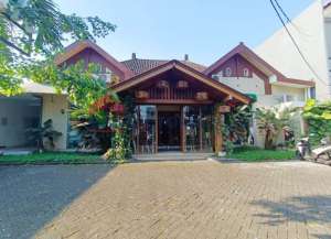 Rumah butiq dijual di Buring Klojen malang lokasi di ",
          price: `12500000000`,
          currency: `IDR`
    };


    let pageData = {
        viewPhoneModalField: , tersedia melalui melalui situs Lamudi