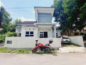 Rumah Cantik 92m Hook Gedongan Colomadu KRA lokasi di Colomadu, tersedia melalui melalui situs Olx