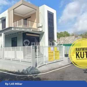 Rumah Cantik Di Taman Griya Jimbaran . Bali , tersedia melalui melalui situs Rumah123