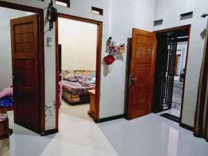 Rumah Cantik Lingkungan Cluster Gedongan Colomadu lokasi di Colomadu, tersedia melalui melalui situs Olx