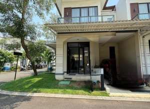 Rumah Cantik Terawat Posisi Hoek Semifurnish di Suvarna Sutera Siap Huni lokasi di cikupa, tersedia melalui melalui situs Lamudi