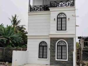 Rumah clasik americq 2,5lt 900jutaan dekat LRT tol harja mukti lokasi di Cibubur, tersedia melalui melalui situs Olx