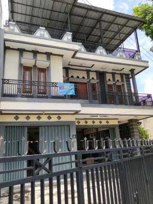 Rumah dan Ruang usaha , 3 lantai, lokasi strategis, pinggir jalan raya lokasi di Soreang, tersedia melalui melalui situs Olx