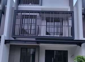 Rumah Dekat Kawasan Kuliner, Pendidikan dan Mall di Cluster Leonora Gading Serpong Tangerang lokasi di medang, tersedia melalui melalui situs Lamudi