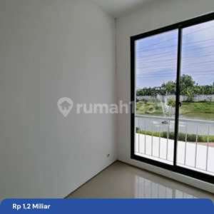 Rumah Depan Danau Oakwood Royal Residence Wiyung Baru Gress , tersedia melalui melalui situs Rumah123