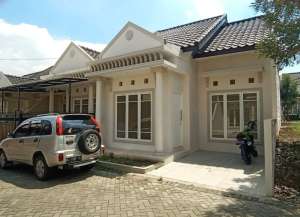 Rumah dijual DP0 mondroko singosari Lt84 Rs.Marsudi ExitTol 435jt lokasi di ",
          price: `435000000`,
          currency: `IDR`
    };


    let pageData = {
        viewPhoneModalField: , tersedia melalui melalui situs Lamudi