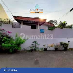 Rumah Dijual Hoek Dan Strategis Dekat Mall Bintaro Exchange , tersedia melalui melalui situs Rumah123