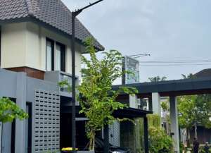 Rumah Eksklusif Patrajasa 3Kamar Tidur Kawasan Elit Pinggir jln Palagan Promo 60x Angsuran flatt lokasi di ",
          price: `4537000000`,
          currency: `IDR`
    };


    let pageData = {
        viewPhoneModalField: , tersedia melalui melalui situs Lamudi