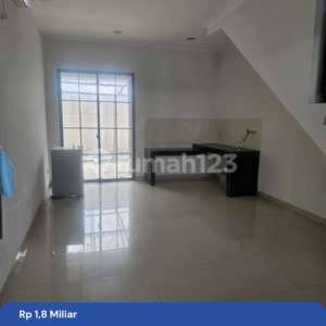 Rumah Green Lake City Cluster East Asia Sudah Shm , tersedia melalui melalui situs Rumah123