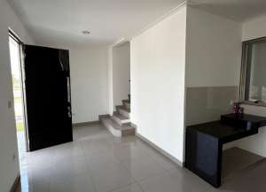 Rumah Hoek 6x10 Cluster Danau San Antonio 21KT Posisi Depan lokasi di kosambi, tersedia melalui melalui situs Lamudi