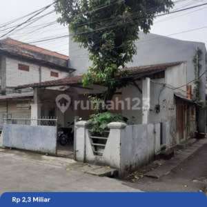 Rumah Hoek Strategis di Kec Tebet Cocok buat Kos Kosan , tersedia melalui melalui situs Rumah123