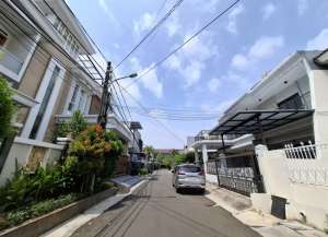 Rumah Janur Elok, Kelapa Gading lokasi di kramat-jati, tersedia melalui melalui situs Lamudi