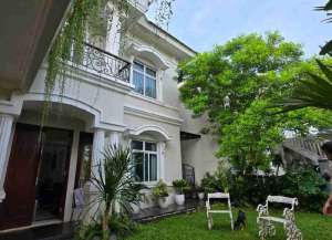 rumah jual ada kolam ikan diLegenda wisata cibubur lokasi di gunung-putri, tersedia melalui melalui situs Lamudi